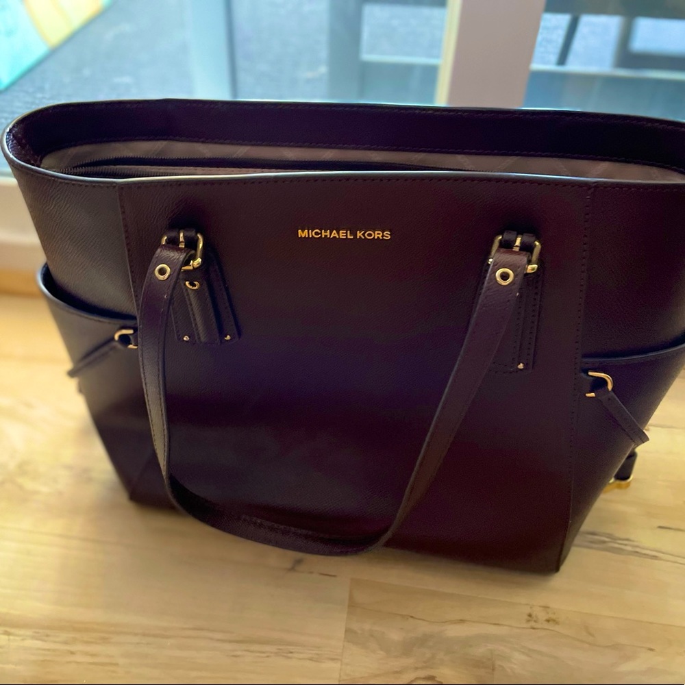 Michael Kors Voyager Purse